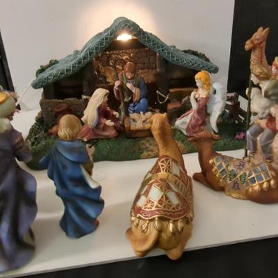 Hawthorne Village Thomas Kinkade Nativity Figures Set with Background 