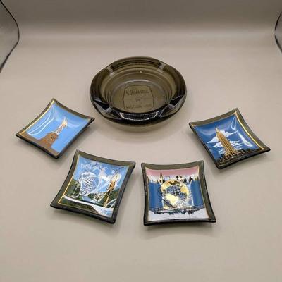Vintage Ashtrays: La Quinta & New York World's Fair Mini Trays