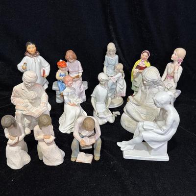 Figurines Reading Books