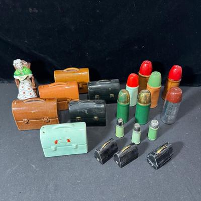 Vintage Salt And Pepper Shakers 