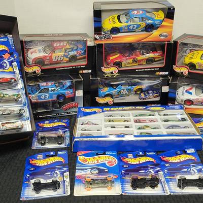 Hot Wheels: NASCAR + (B)