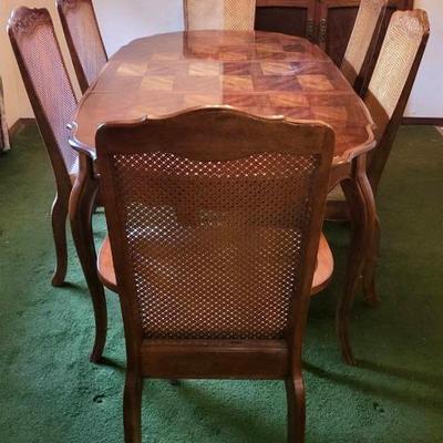 Dining Room Table & Chairs (DR)
