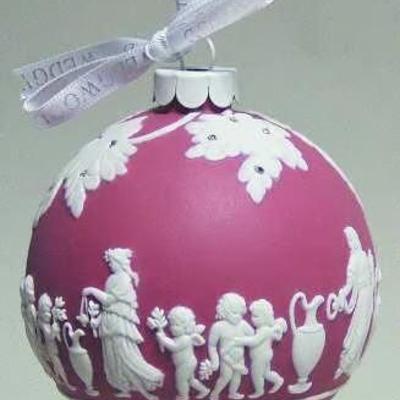 RARE WEDGWOOD HOT PINK JASPERWARE CHRISTMAS ORNAMENT