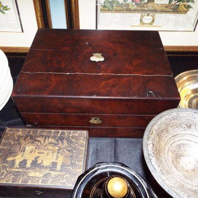 ANTIQUE MAHOGANY VENEER LAP DESK