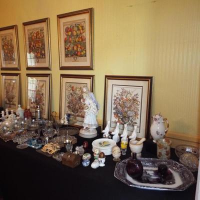 VINTAGE COLONIAL WILLIAMSBURG ROBERT FURBER FRUIT & FLOWER PRINTS AND VARIOUS PORCELAIN PIECES