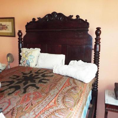 Sale Photo Thumbnail #198: ANTIQUE AMERICAN FEDERAL ¾ BED HEAVILY CARVED MAHOGANY POSTS BED & MATTRESS AND ANTIQUE 19TH C. KASHMIR PAISLEY WOOL PIANO SCARF