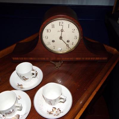 1970’S SETH THOMAS MAHOGANY MANTLE CLOCK W/KEY (AS IS)