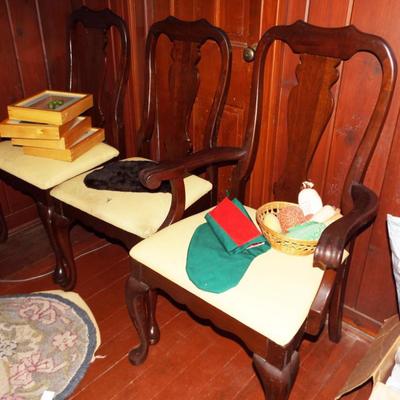 Sale Photo Thumbnail #215: VINTAGE QUEEN ANNE MAHOGANY FIDDLE BACK DINING SIDE AND ARMCHAIR