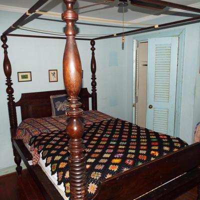 Sale Photo Thumbnail #226: ANTIQUE ¾ HEAVY SCREW TURNED 4 POSTER CANOPY BED & MATTRESS