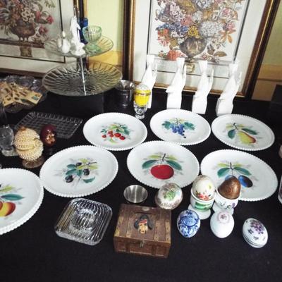 Sale Photo Thumbnail #171: WESTMORELAND MILK GLASS WITH BEADED EDGE FRUIT PLATES