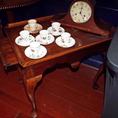 VINTAGE MAHOGANY TEA TABLE W/ CANDLE HOLDER PULLOUTS - SETH THOMAS MANTLE CLOCK