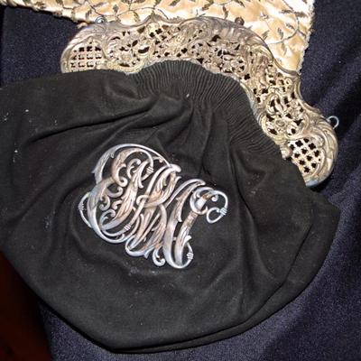 ANTIQUE EMBROIDERED SILKE KISS LOCK PURSE