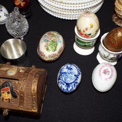 Sale Photo Thumbnail #103: MISCELLANEOUS PORCELAIN AND WOODEN EGGS