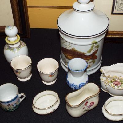 Sale Photo Thumbnail #117: ANTIQUE MISC. PORCELAIN AND POTTERY ITEMS