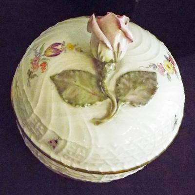 Sale Photo Thumbnail #127: BEAUTIFUL PINK ROSEBUD COVERED PORCELAIN BOX