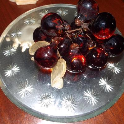 LARGE CRYSTAL RED GRAPE CLUSTER