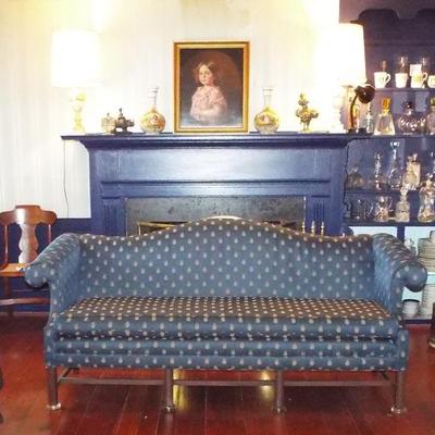 VINTAGE CHIPPENDALE CAMELBACK SOFA MAHOGANY TRIM PINEAPPLE FABRIC