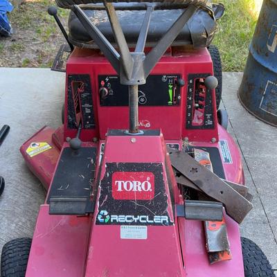 Toro 11-32 Wheel Horse Riding Lawn Mower