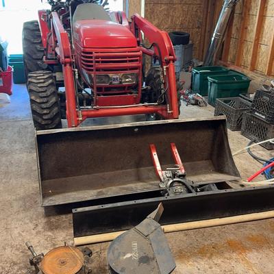 Branson 2910i Tractor