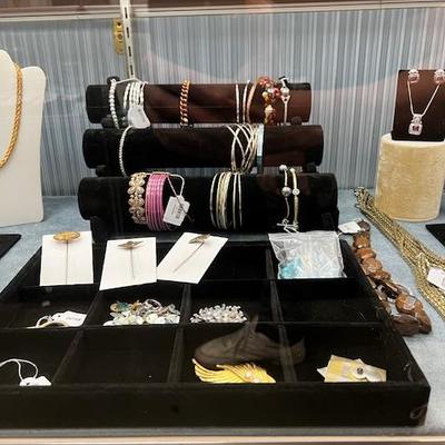 Sale Photo Thumbnail #37
