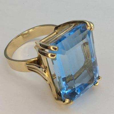 14k Gold And Topaz Ring