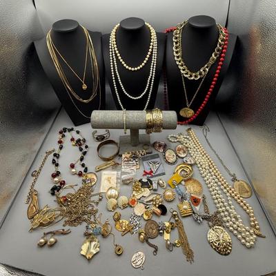 Sparkles And Beads Jewelry Lot 