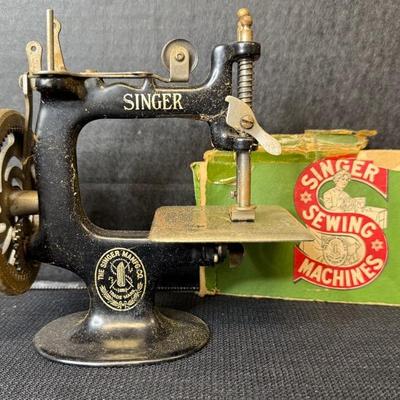 Vintage Singer 20 Sew handy Sewing Machine 