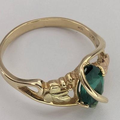 10K Gold Ring With Green Stone...Sz 7.25