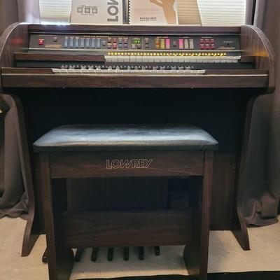 Lowrey Electric Organ 