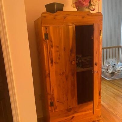 Sale Photo Thumbnail #92: Estate Sales By Olga in Mountainside, NJ