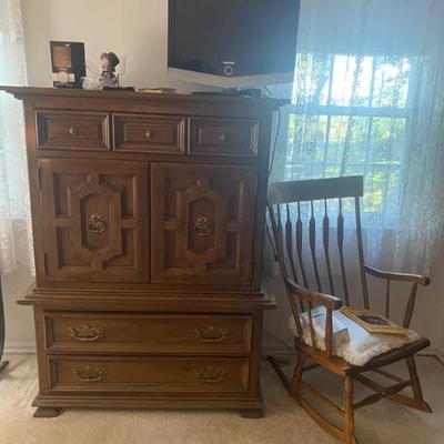 Sale Photo Thumbnail #80: Estate Sales By Olga in Mountainside, NJ