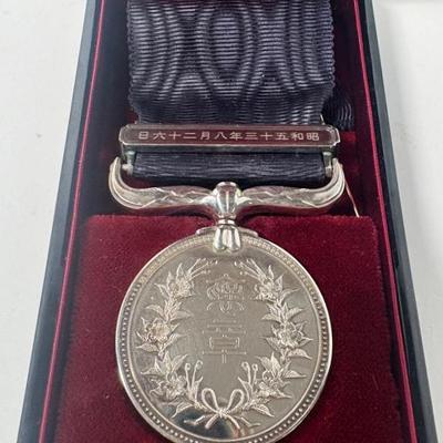 Japanese Medal of Honor w/ Dark Blue Ribbon