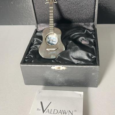 Valdawn Official Elvis Presley Mini Guitar Clock