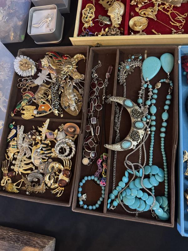 Sale Photo Thumbnail #382