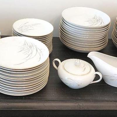 China Set - Royal M, Pampas By Saji China Co.