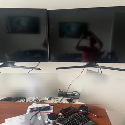 2 Samsung Smart TVs / Monitors & Microsoft Ergonomic Keyboard