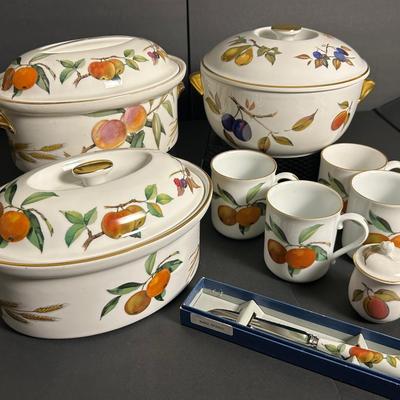 Royal Worcester Evesham Covered Casseroles & Mugs 
