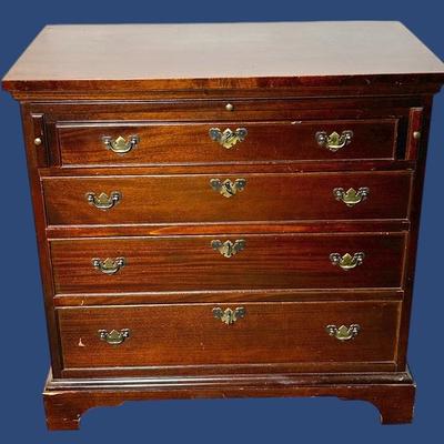 Mahogany Craftique Bachelor’s Chest - 32x17x32”