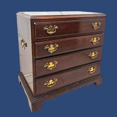 Drexel Chippendale Style Mahogany Small Chest Of Drawers / Side Table 