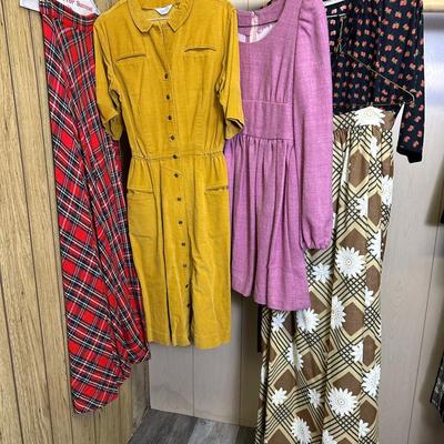 Vintage Dresses & Skirts - The Spectator, Junior Vogues & More - (S-M)