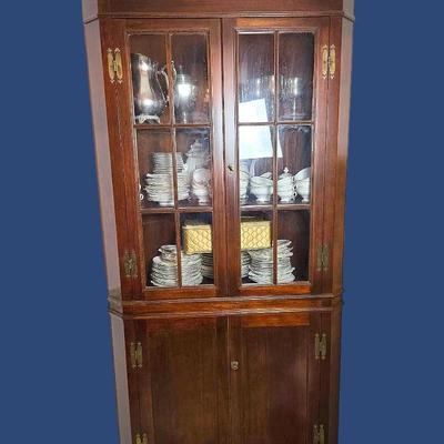 Craftique Mahogany Federal Style Corner Cabinet - Lot 1