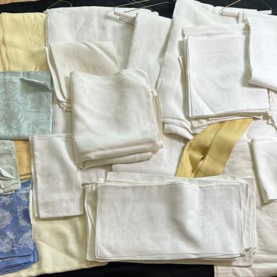 Fine Damask and Irish Table Linens - Lot 7 