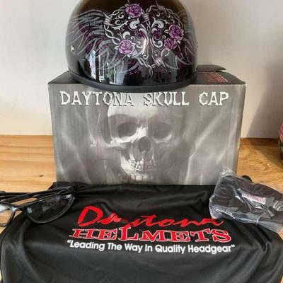 Daytona Women's Skull Cap Motorcycle Helmet with Accessories and Leather Riding Gloves