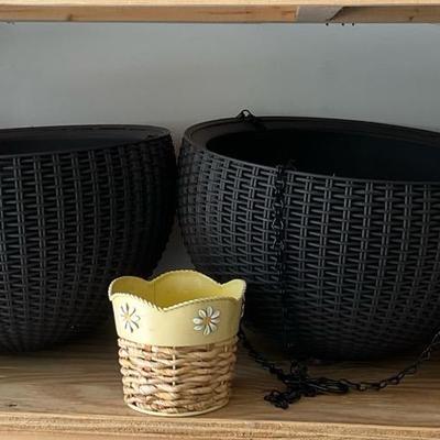 Outdoor Planter Pots, Hanging Baskets And Shepherds Hooks 