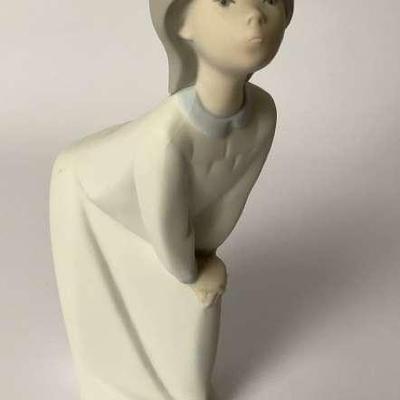 Lladro porcelain figurine titled "Girl Kissing," model number 4873. 