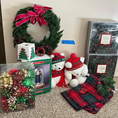 8. Christmas Wreath, Ornaments & Holiday Plush Lot