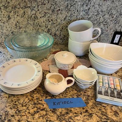 Pyrex, Crate & Barrel White Everyday Dishes & Glass Bowls Kitchen Lot