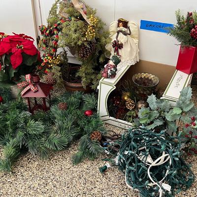 Large Christmas Holiday Décor Lot – Garlands, Wreaths & More