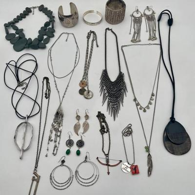 Mixed Jewelry Lot: Necklaces, Bracelets, & Earrings