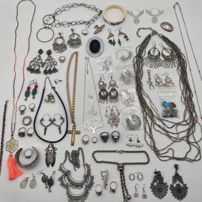 Large Lot of Fashion Jewelry: Rings, Pins, Necklaces, Earrings
